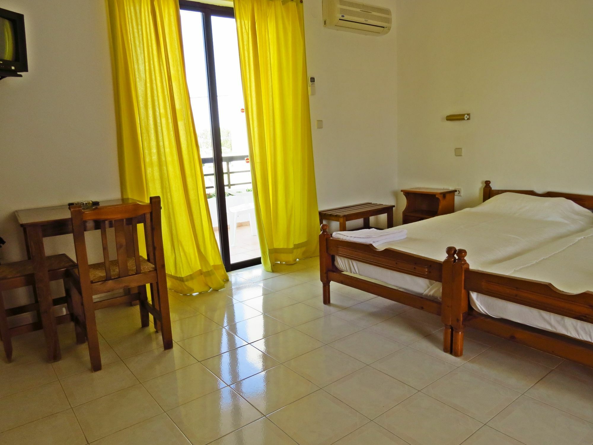 Debby Apartments Ialysos  Ngoại thất bức ảnh