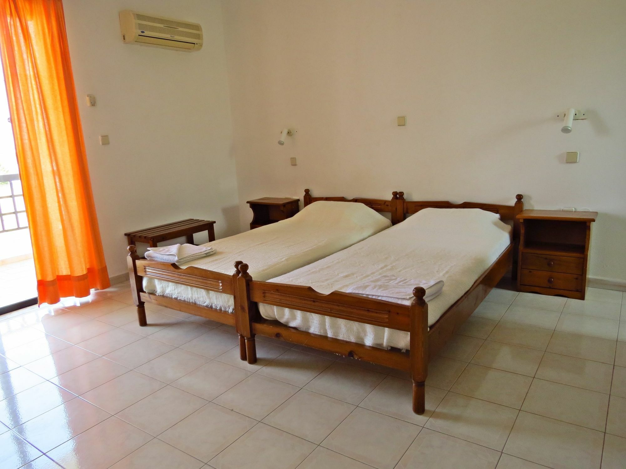Debby Apartments Ialysos  Ngoại thất bức ảnh