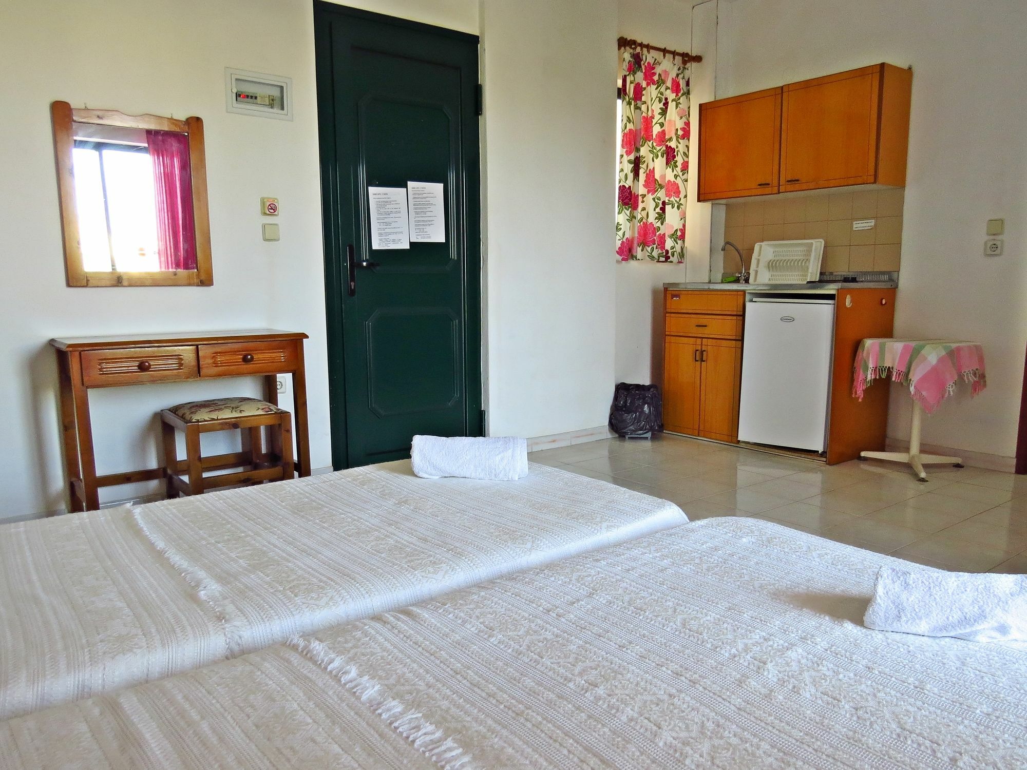 Debby Apartments Ialysos  Ngoại thất bức ảnh